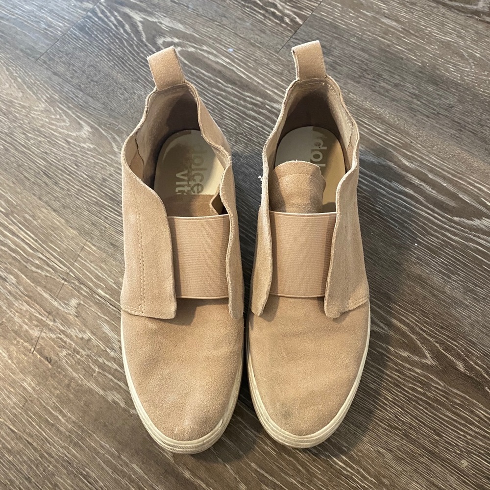 Dolce Vita Sneakers.